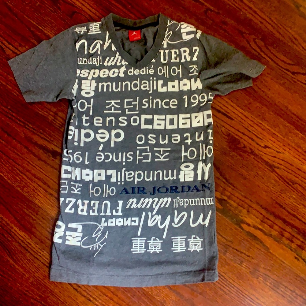 Air Jordan v-neck t-shirt size small